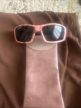Realtree Pink Camo Rectangular Sunglasses with Dark Lenses